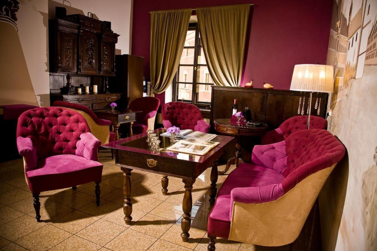 Castle Inn Warsaw Exterior photo
